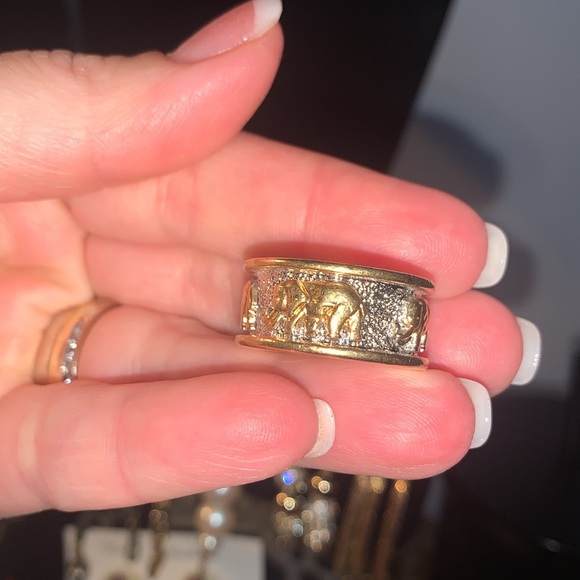 Gold and silver tone elephant ring - size 7 - Picture 4 of 7